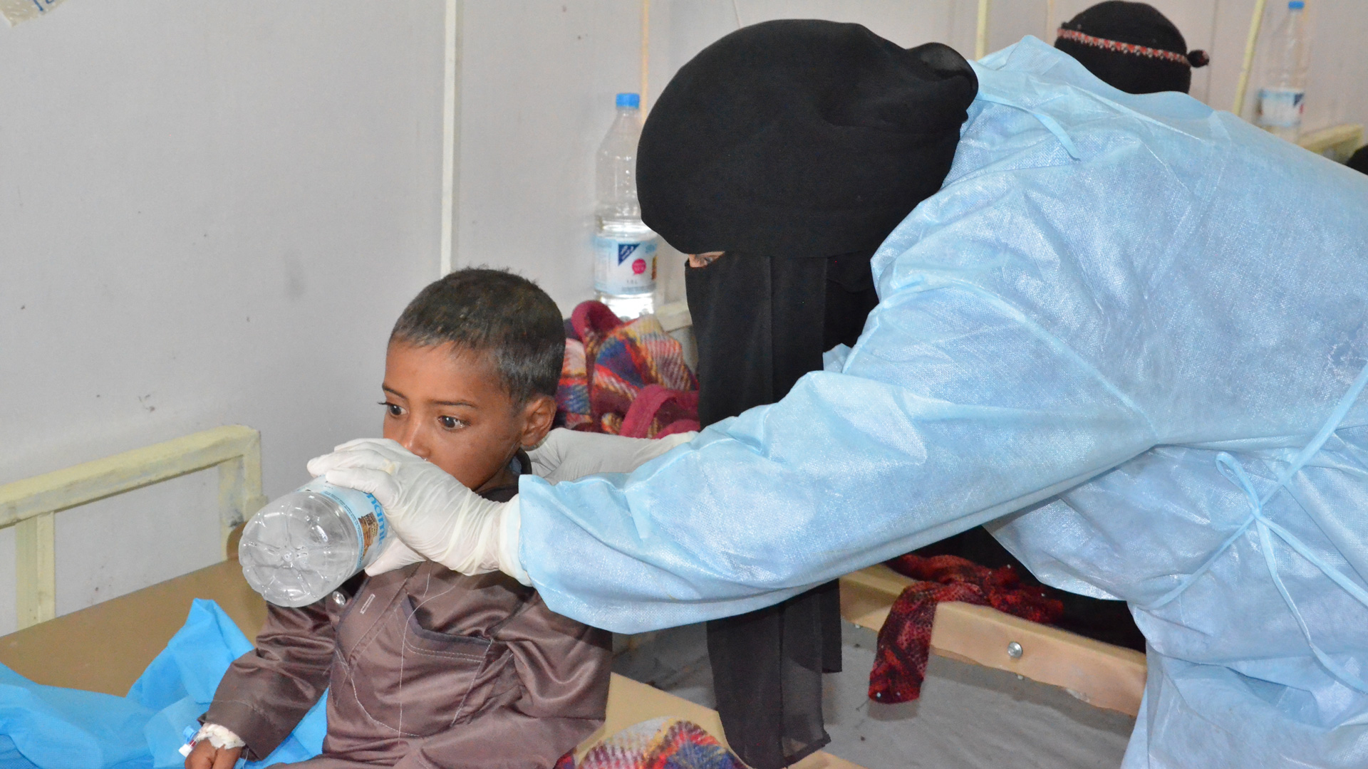 Hydrating A MSF nurse helping a child drink water at MSF cholera treatment centre in Khamer.