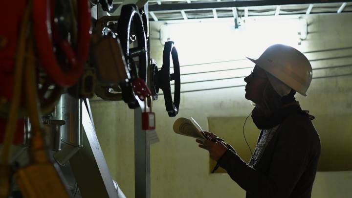 IAEO-Inspekteurin bei der Arbeit.