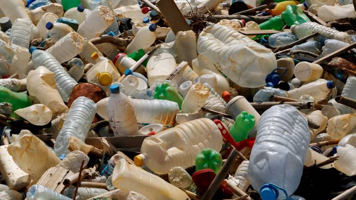 Trash from Beirut's landfills is being dumped into the sea, ending up on beaches and in fishermen's nets. 