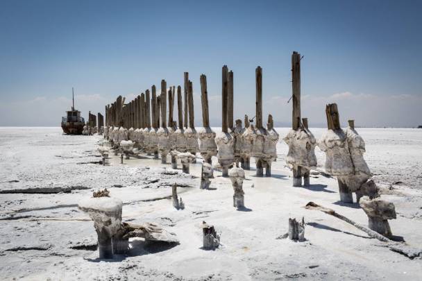 Lake Urmia Not only local fisherman suffer from the predrying of Lake Urmia: Salt and dust also severely affect regional farms and their farmland.