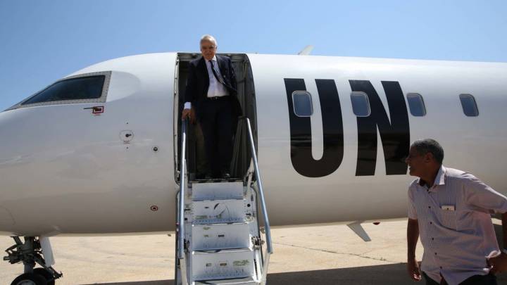 Ghassan Salamé disembarks from the UN plane in Al-Qubbah.
