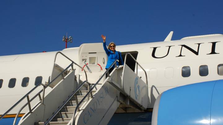 Hillary Clinton boards a plane to Uruguay