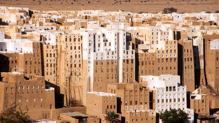 Wolkenkratzer in der Wüste