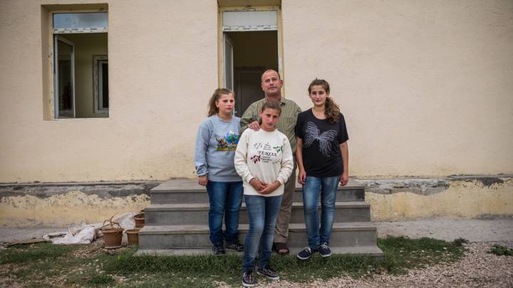 Hayk Khatchataryan and his daughters Hayk Khatchataryan and his daughters