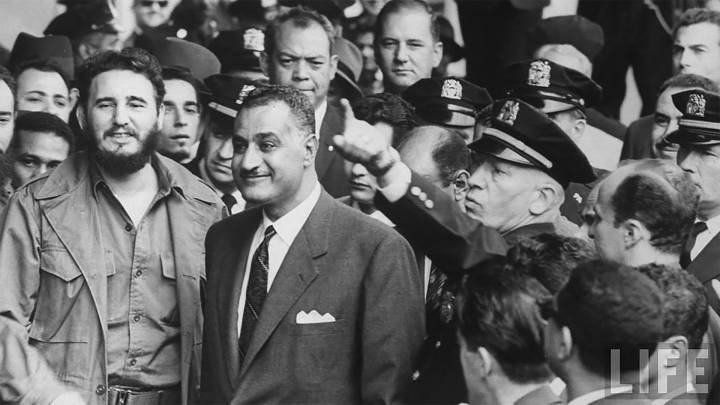 Präsident Nasser zusammen mit Fidel Castro bei der UN