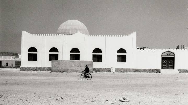 Ein Sultan für den Wohlstand, ein Terrorist für die Tapete