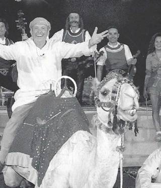 Karl Moik mit seinem Musikantenstadl in Abu Dhabi