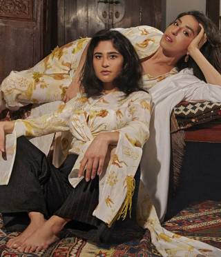 Die Kollektion ist von der Fotografie der Kadscharenzeit beeinflusst