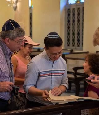 Sammy Samuels in der Musmeah Yeshua Synagoge Sammy Samuels in der Musmeah Yeshua Synagoge