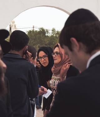 Pilger aus ganz Nordafrika feiern auf Djerba ein Fest, das viel über Tunesiens jüdische Identität und die verwobenen Kulturen des Mittelmeerraums erzählt.