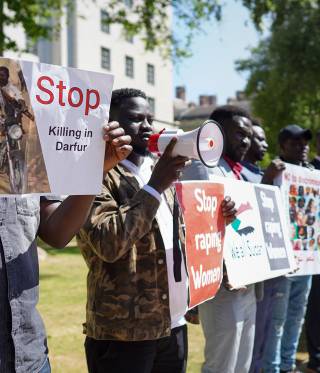 Massaker und Genozid in Darfur Massaker und Genozid in Darfur