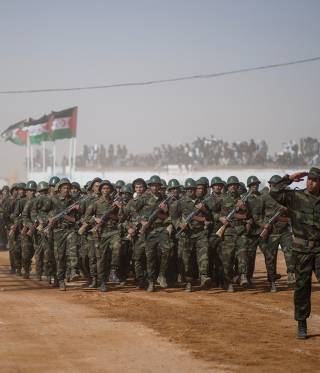 Eine Parade zu den Feierlichkeiten im Rahmen der 40-jährigen Ausrufung der Unabhängigkeit am 23. Februar 2016 im Flüchtlingslager Dakhla bei Tindouf. Eine Parade zu den Feierlichkeiten im Rahmen der 40-jährigen Ausrufung der Unabhängigkeit am 23. Februar 2016 im Flüchtlingslager Dakhla bei Tindouf.